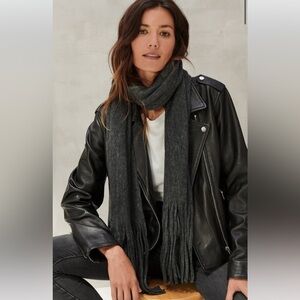 Lucky Brand gray fringe soft‎ scarf